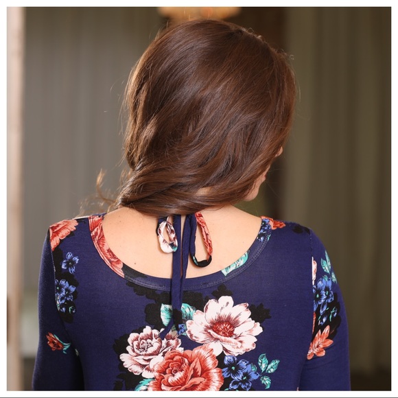 ✨LAST✨Navy Floral criss cross neck  dress - Picture 5 of 5